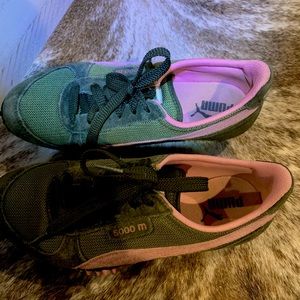 Vintage Puma sneakers size 6.5. Olive green with pink details. So cute!!